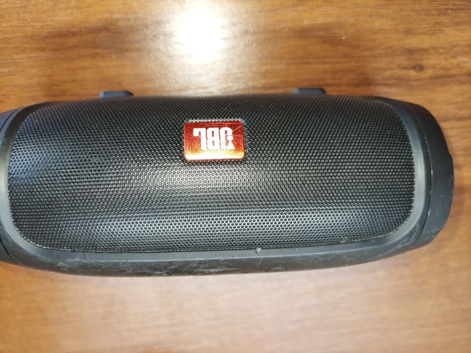 Спортивний годинник GA-100 та портативна Bluetooth колонка.