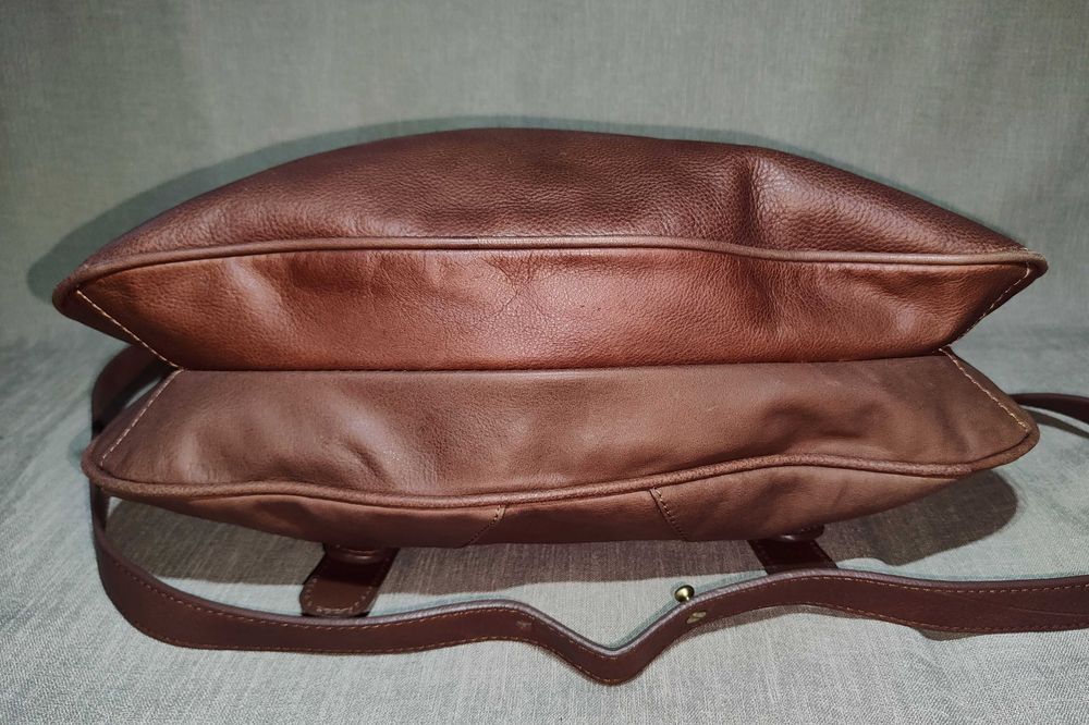 Classic Elegance brązowa skórzana damska torebka do ręki listonoszka