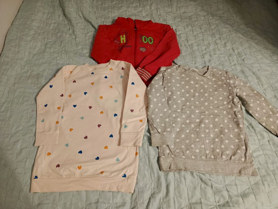 Zestaw ubrań dla dziewczynki w rozmiarze 122