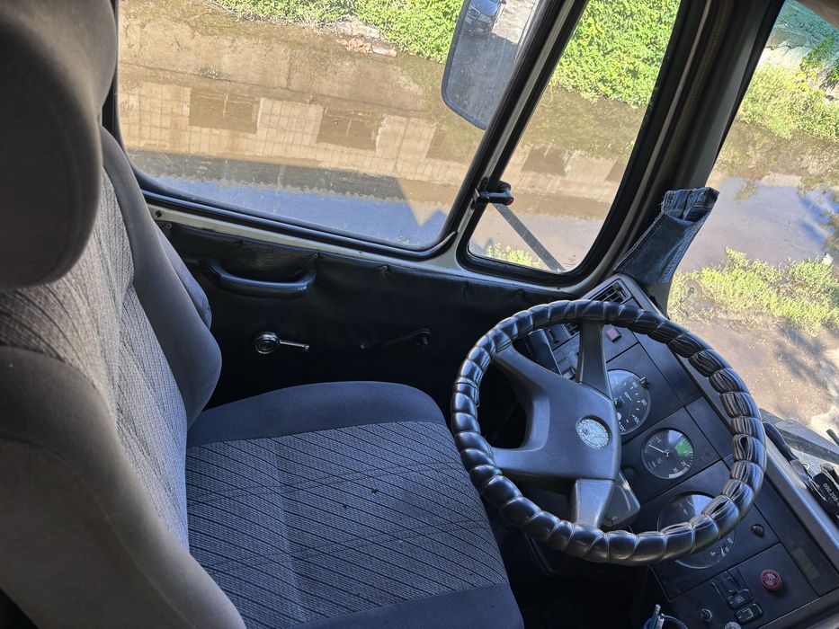 Продається  вантажний автомобіль фургон Mercedes 1820
