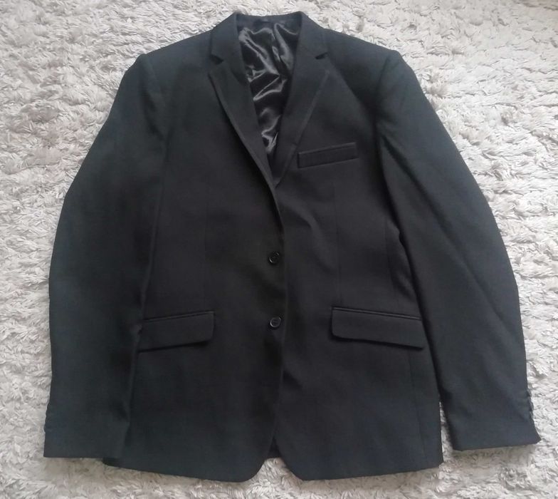 Czarny garnitur męski