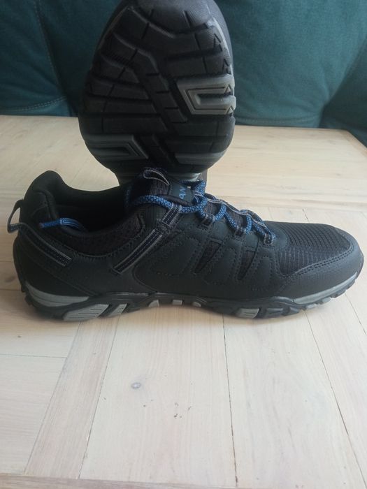 Продам кроссовки