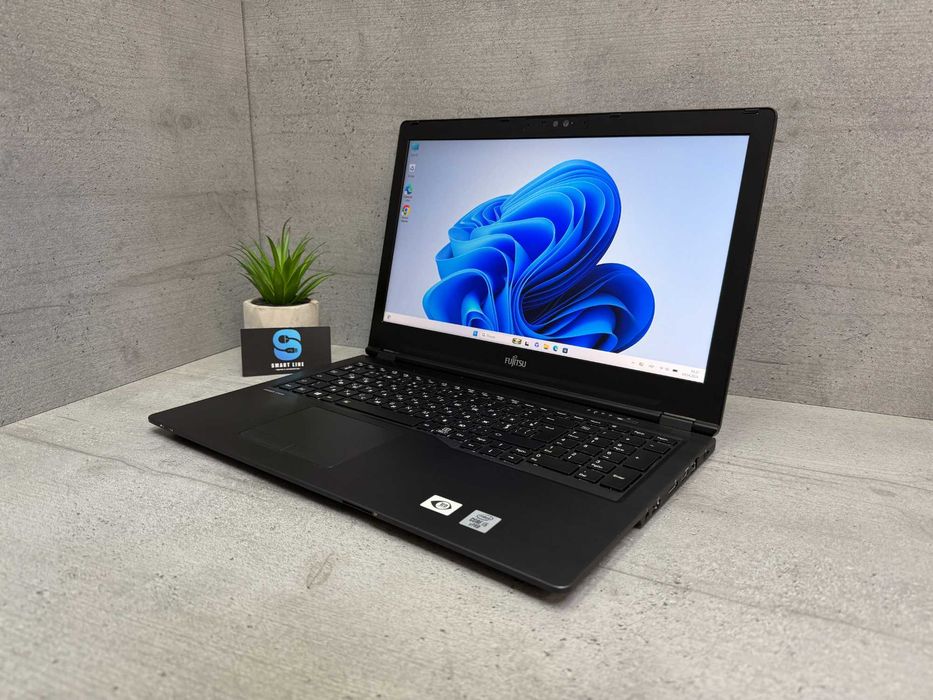 Стильний ноутбук Fujitsu U7510/i5-10310u/15.6"/256gb ssd/4G