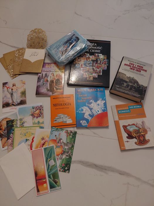 Książki piórnik pocztówki