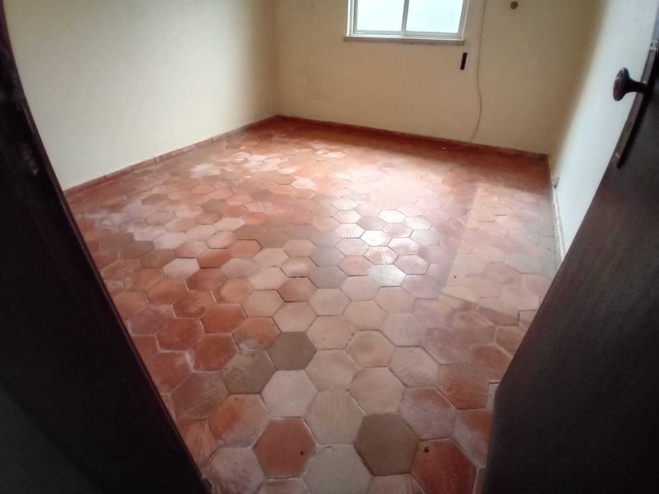 Moradias e terreno para venda - 843 m2 - Cruz da Légua - Porto de Mós