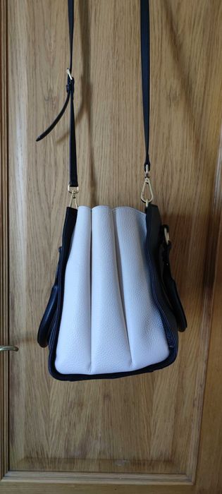 Mala em pele Guess Luxe