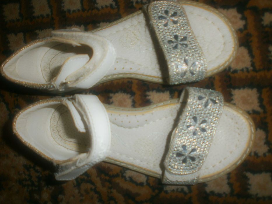 РАСПРОДАЖА  ОБУВИ      на девочку босоножки  ботинки 32 р