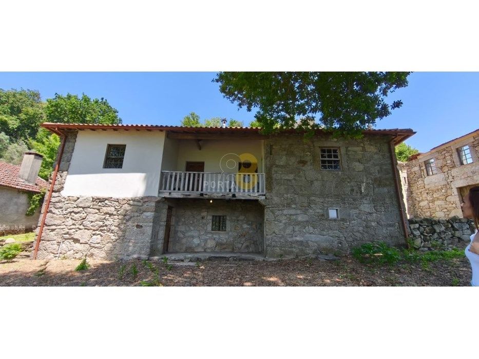 Casa Rústica em Pedra - T3 com Terreno | Lugar da Fragoa, Cabeceira...