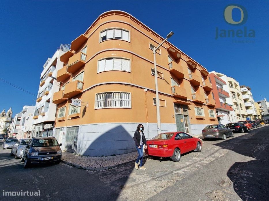 Prédio no Centro de Faro - ideal para Hotel ou Residencial