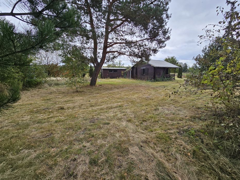 Sprzedam działkę rekreacyjno-budowlaną 1000 m2 plus zabudowania