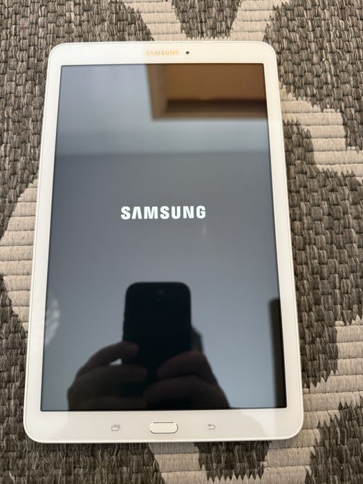 TABLET Samsung SM-T561 , biały sprawny