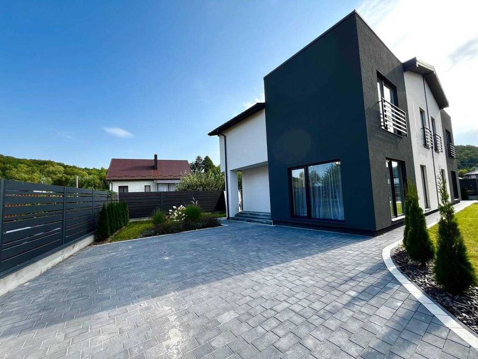 Продаж котеджу з новим сучасним ремонтом в Брюховичах вул. Під Осовою