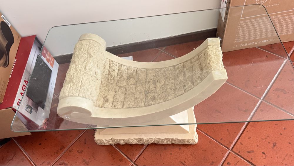 Mesa de centro como nova em pedra