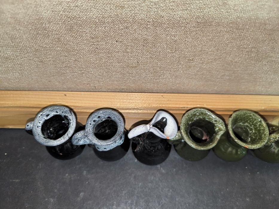Jogo de 7 mini jarros cerâmicos