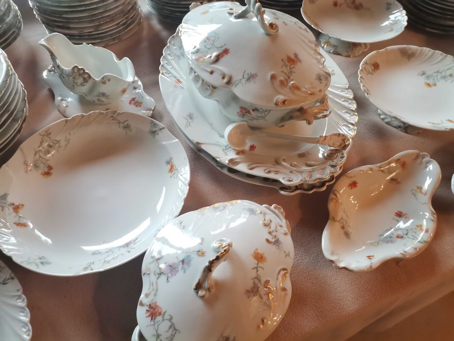 Piękny pałacowy serwis obiadowy znanej marki Limoges Jean ( J.P.L)