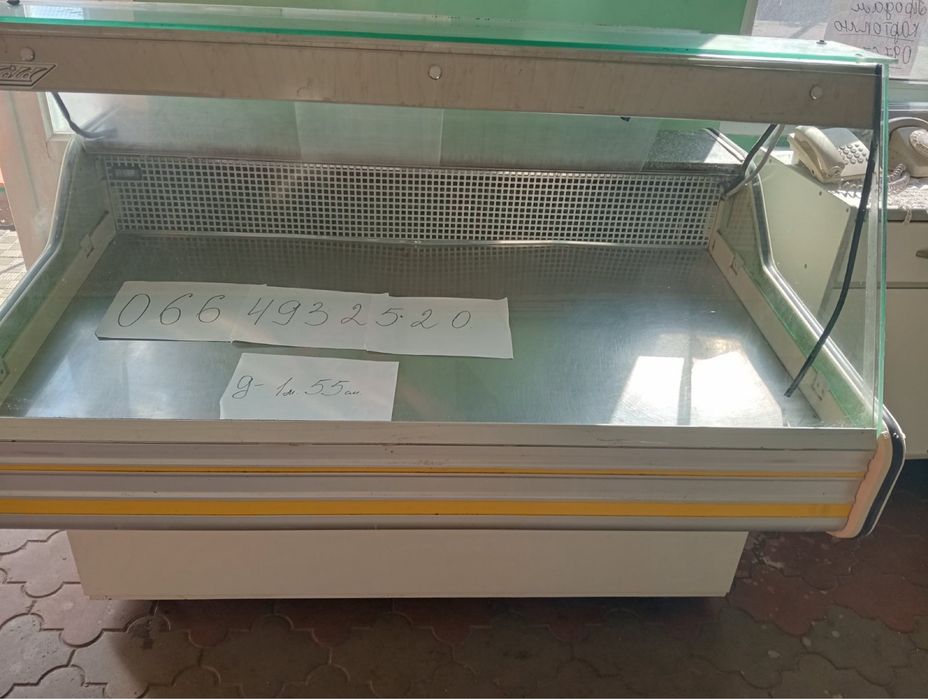 Холодильна вітрина