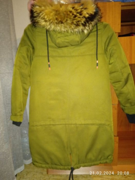 Парка на дівчинку