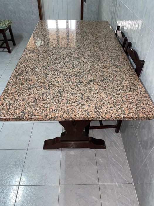 Mesa em madeira e granito maciço + conjunto de 6 cadeiras