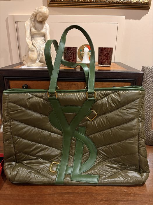 Mala verde em tecido tipo kispo