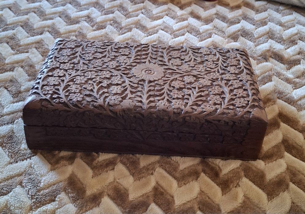 Caixa de madeira muito antiga