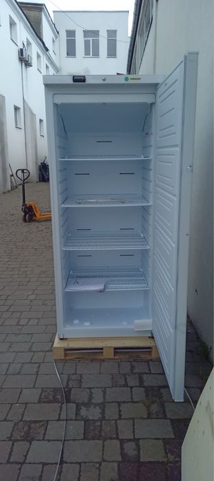 Шафа холодильна 500 л HURAKAN HKN-RCS510V холодильник