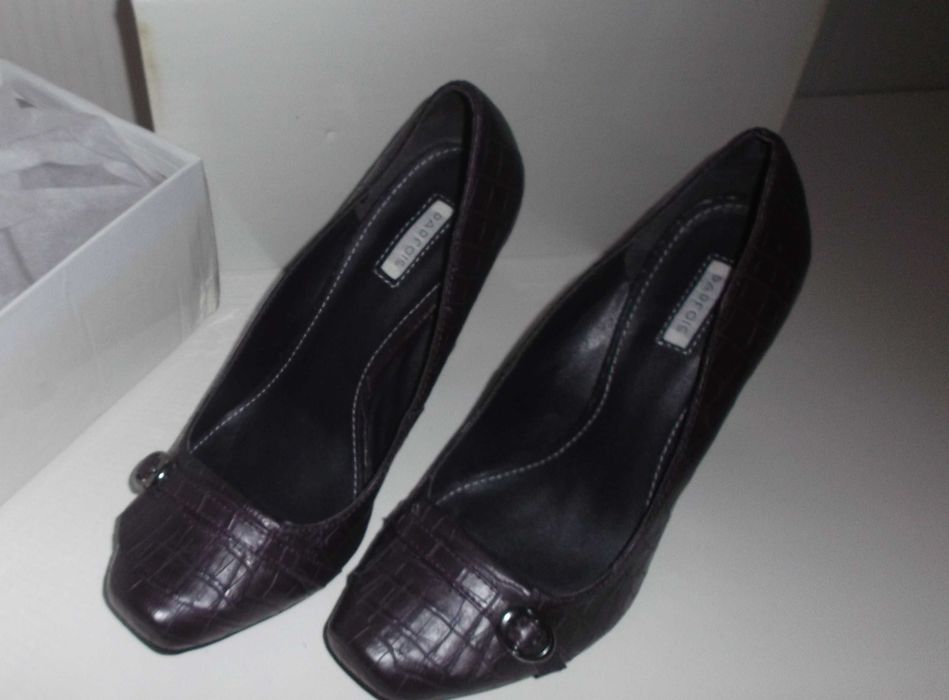 Sapatos Beringela e Sapatos Cinzento (Novos)