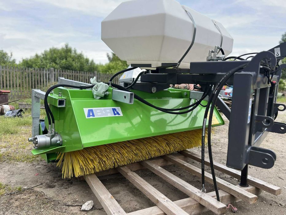 Zamiatarka do ciągnika na tuz/ wózka widłowego/ euroramkę transpor