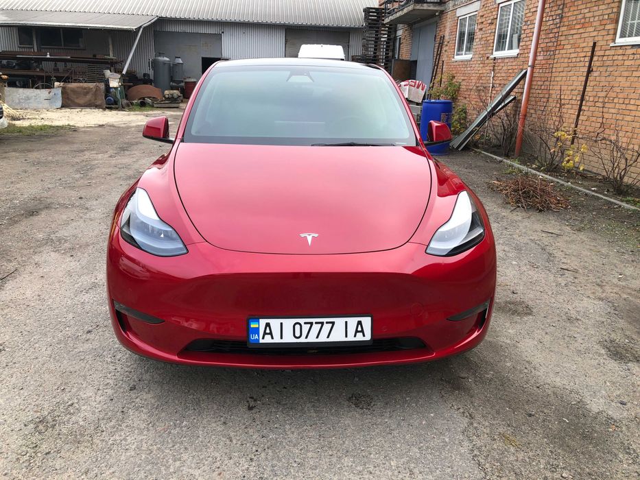 Tesla model Y 2021 рік, гарний стан і колір!