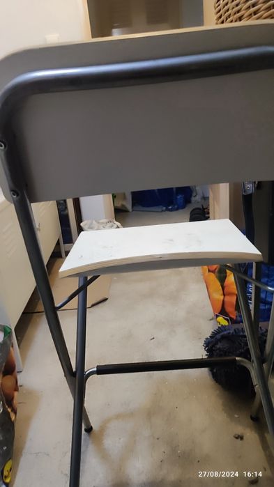 Cadeiras altas usadas