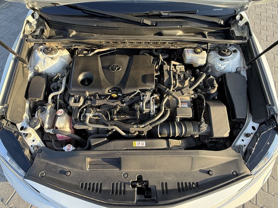 Продам офіційну Toyota Camry Hybrid 2019 року у максимальній комплектації Premium Plus