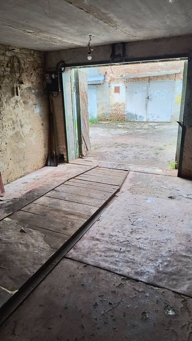 Продам двоповерховий гараж, район вул.Відінської