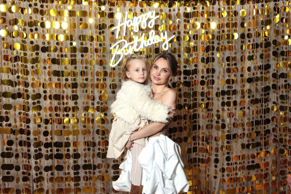 Фотозона оренда золотиста