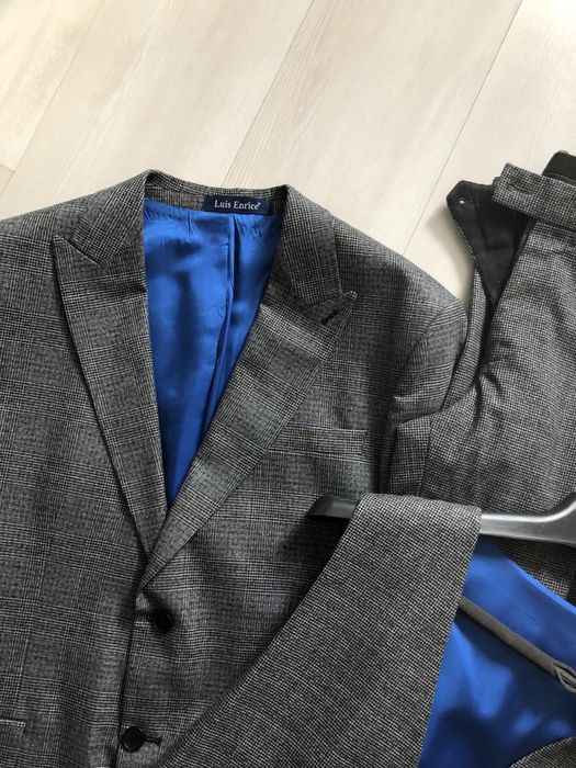 Чоловічий весільний класичний костюм трійка