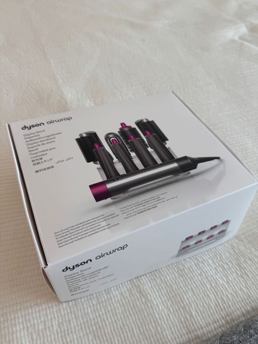 Dyson airwrap display stand