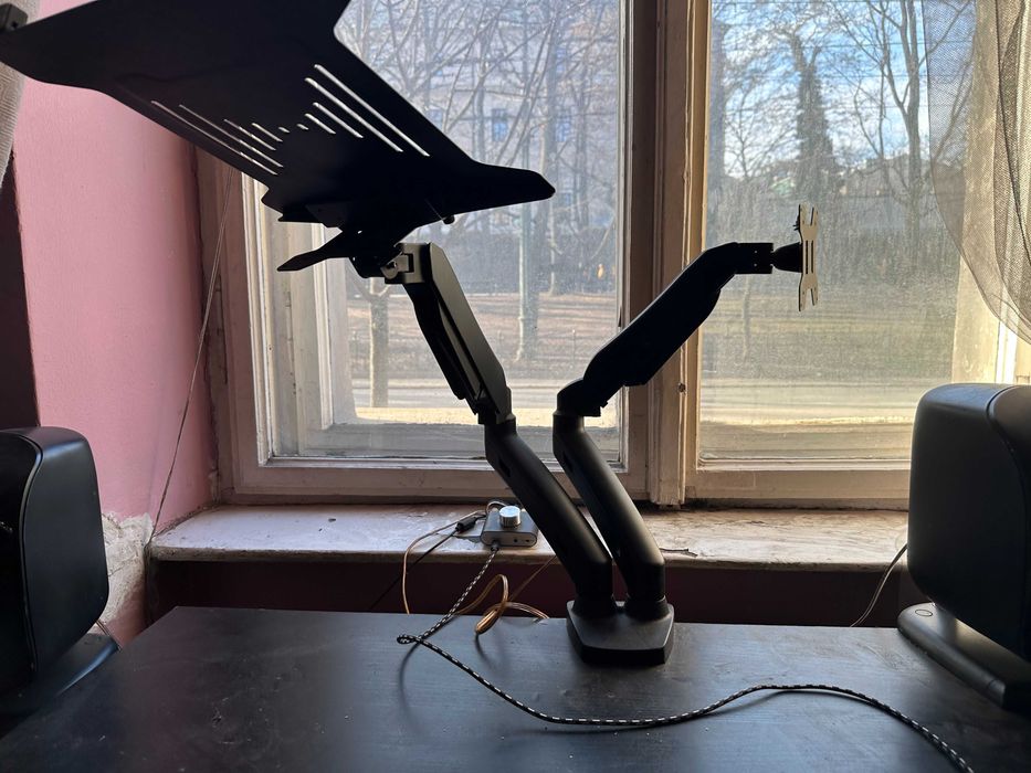 Podwójny uchwyt gazowy na monitor laptopa ART L-13GD