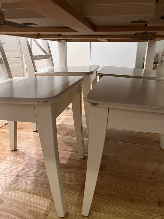 Drewniany stół i 4 krzesła białe IKEA BJURSTA i INGOLF