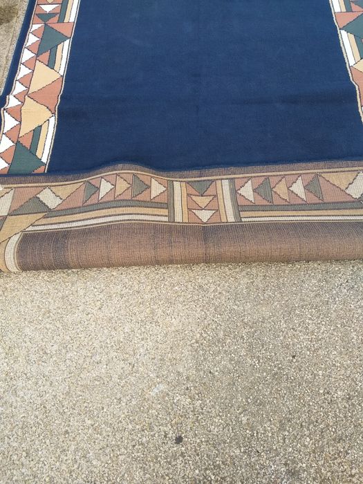 Carpete como nova lavada com 2.30 × 1.60 cm Impecavel para sala  de jantar  20€ .