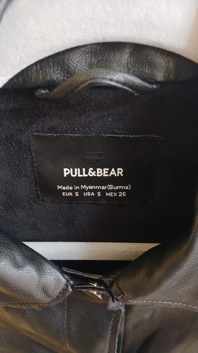 Чорна сорочка-куртка з екошкіри Pull&Bear (розмір S/M)