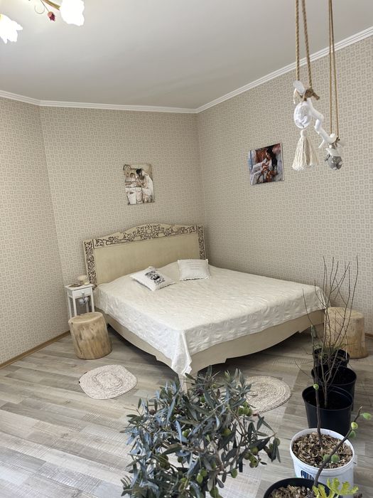 91 м2! Центр Бучі! Двокімнатна з ремонтом та меблями!