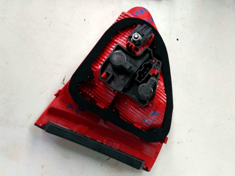 Farolim da mala direito SEAT Exeo (3R2)