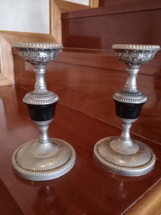 Selling 2 antique candlesticks424680947104491522
