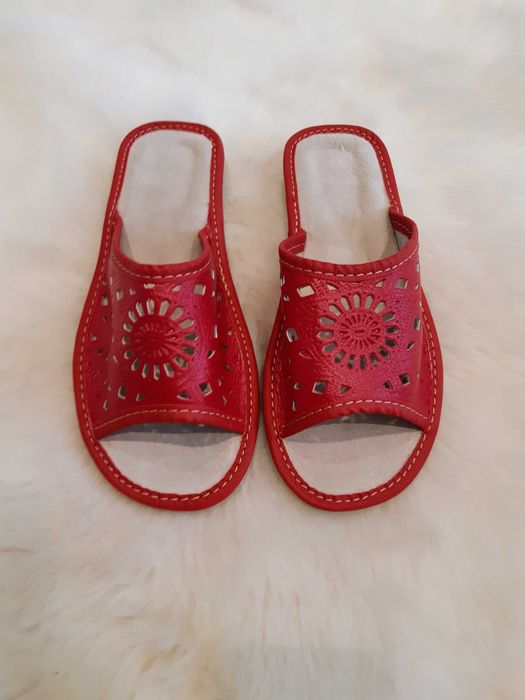 Pantofle domowe klapki skórzane kapcie domowe rozmiar 39 NOWE