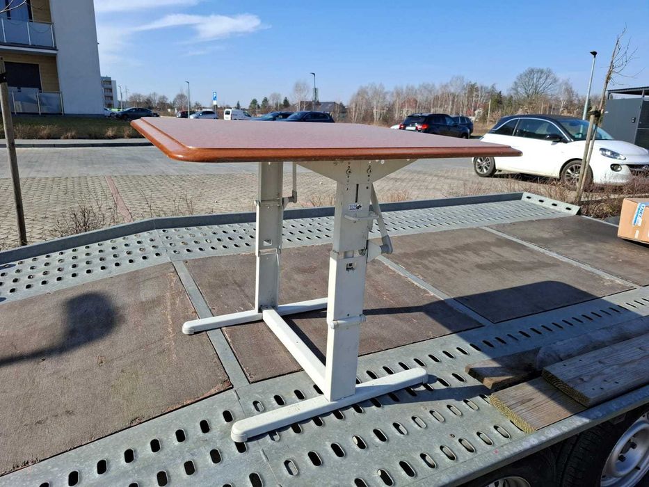Stol skladany z  mechanizmem z blatem przyczepa kamper