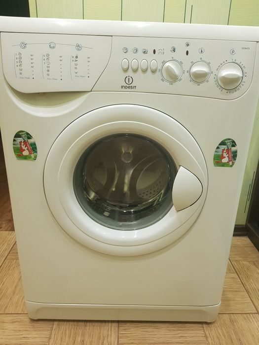 Машинка indesit б/у.