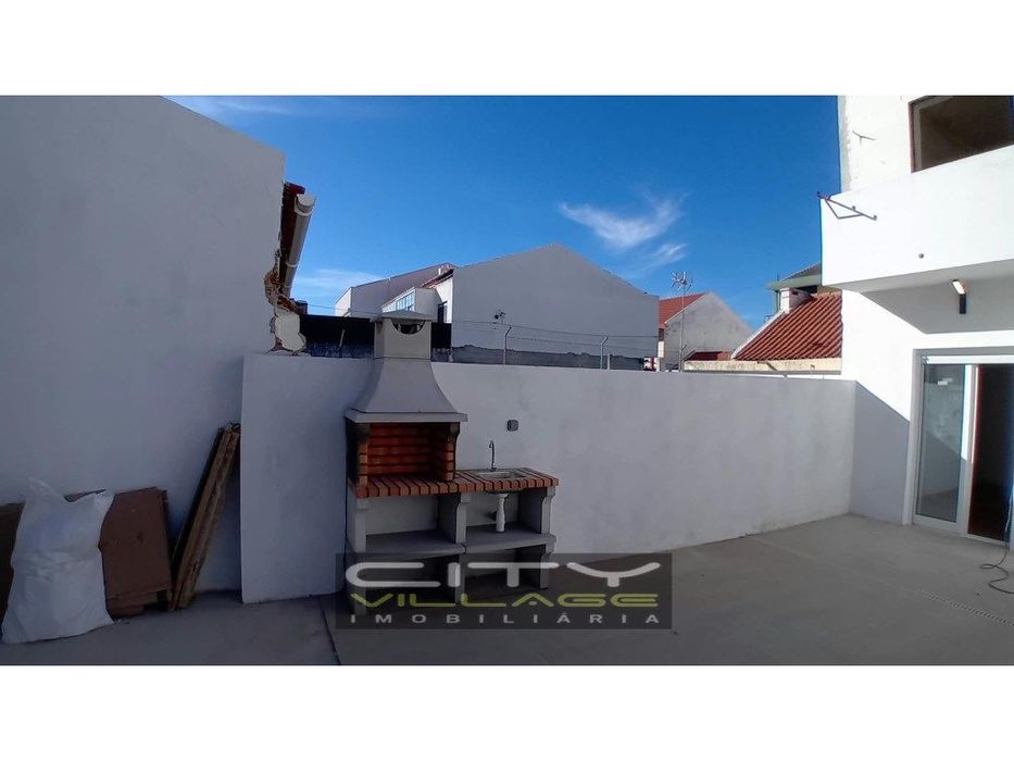 Apartamento T1+1 com Quintal e Churrasqueira Zona Baixa da Banheira