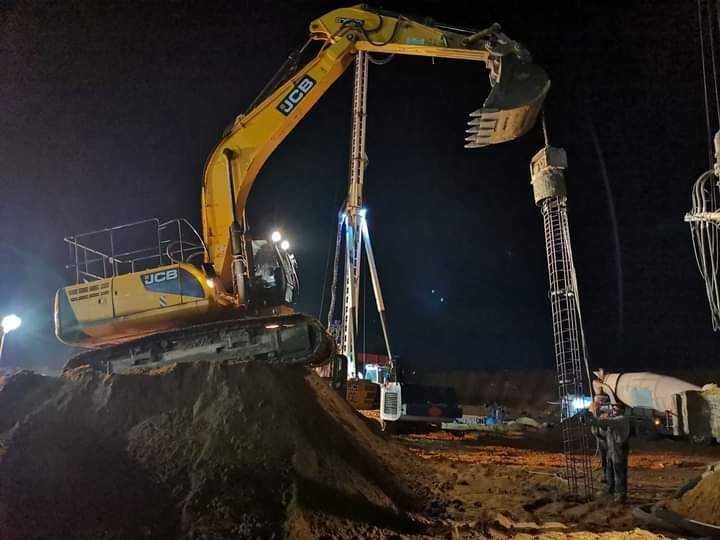 послуги спецтехніки гусеничний екскаватор JCB JS 290 вага 31т