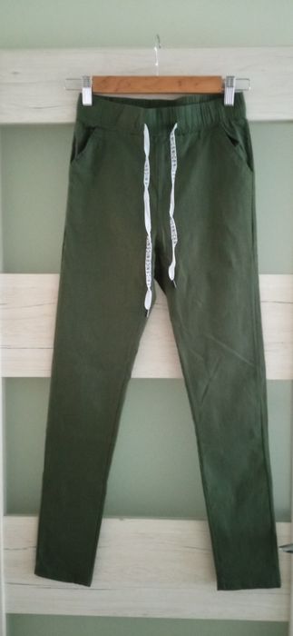 Elastyczne spodnie cygaretki S/M