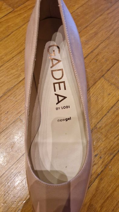 Sapatos novos, cor Nude, N. 38