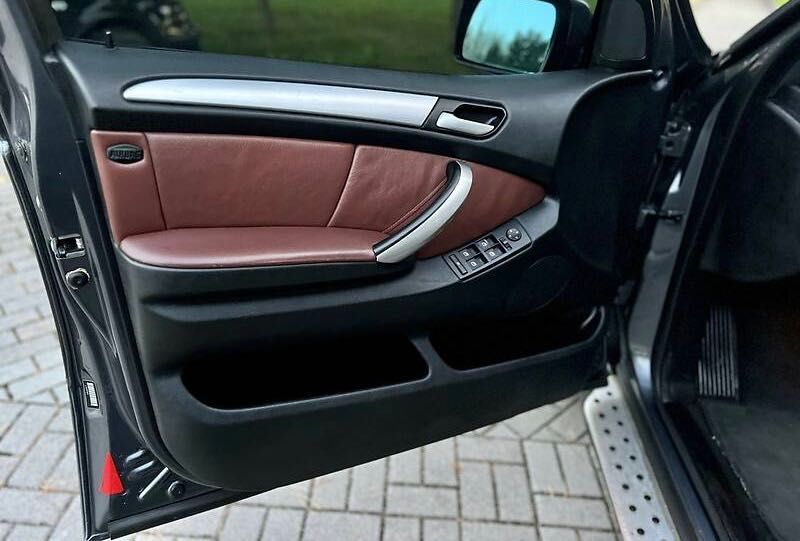 Продам BMW x5 E53