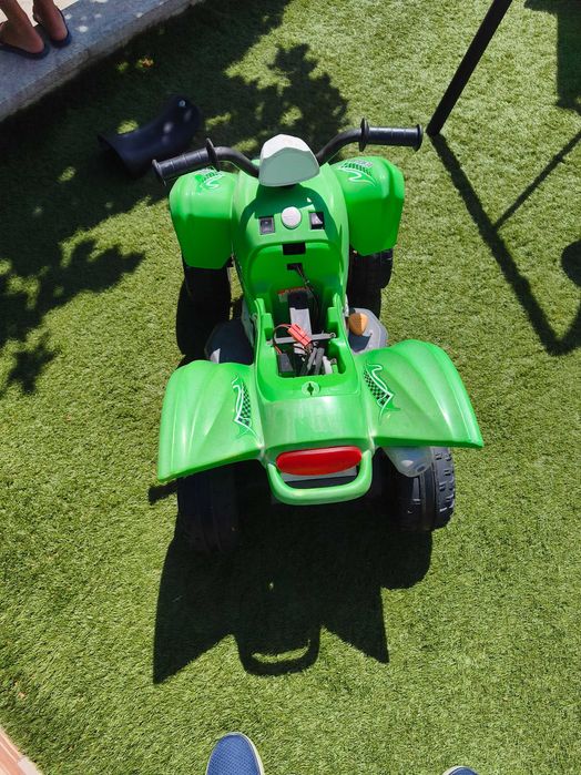 Moto quatro criança bateria